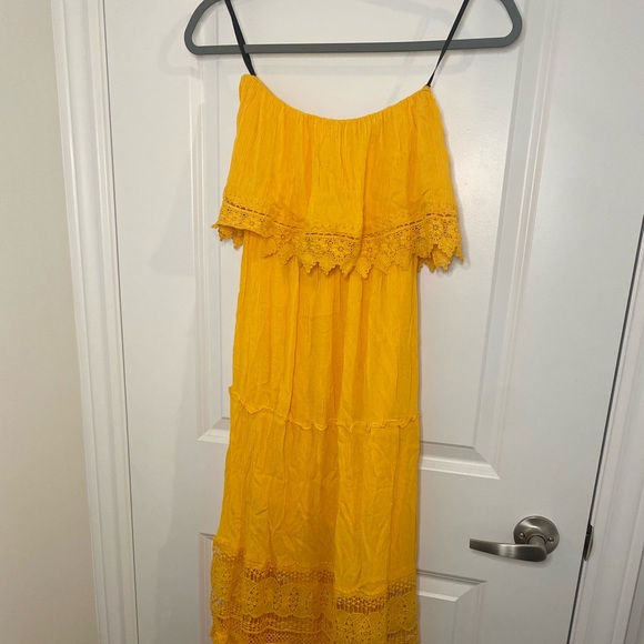 Hello lovely humans, selling this gorgeous sleeveless dress :) - Picture 1 of 4